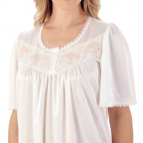 Close up of Slenderella Nightdress in Ivory ND55401