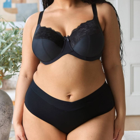 Sculptresse Amara Bra product in black 11265- mood shoot image