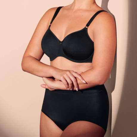 BLACK,Anita,Claire Underwired Seamless Bra and briefs,2026,5833,1333,full view on model